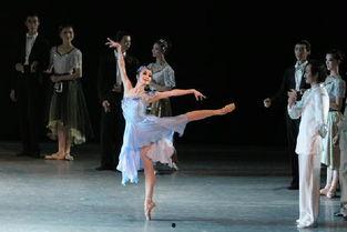 独舞成人剧目大裙子视频,独舞成人剧目的优雅演绎