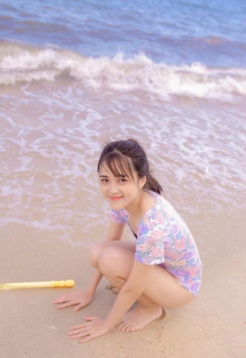 泳衣女成人下水视频,惊艳全场！